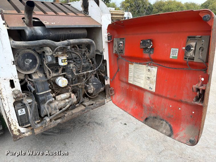 image for item DX5891 2006 Bobcat S220 skid steer loader