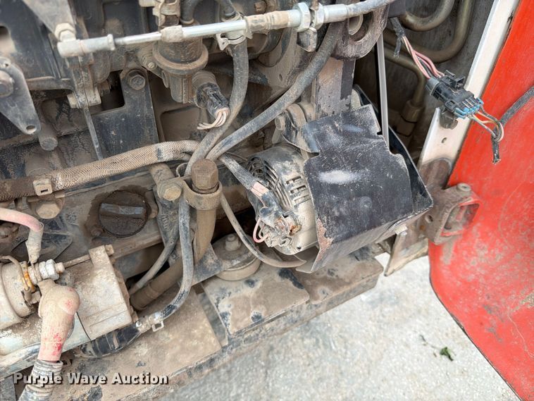 image for item DX5891 2006 Bobcat S220 skid steer loader