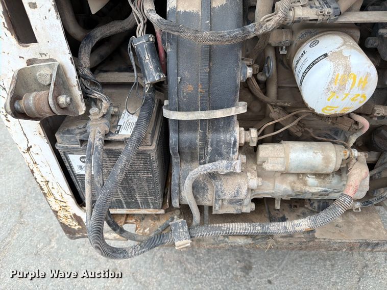 image for item DX5891 2006 Bobcat S220 skid steer loader