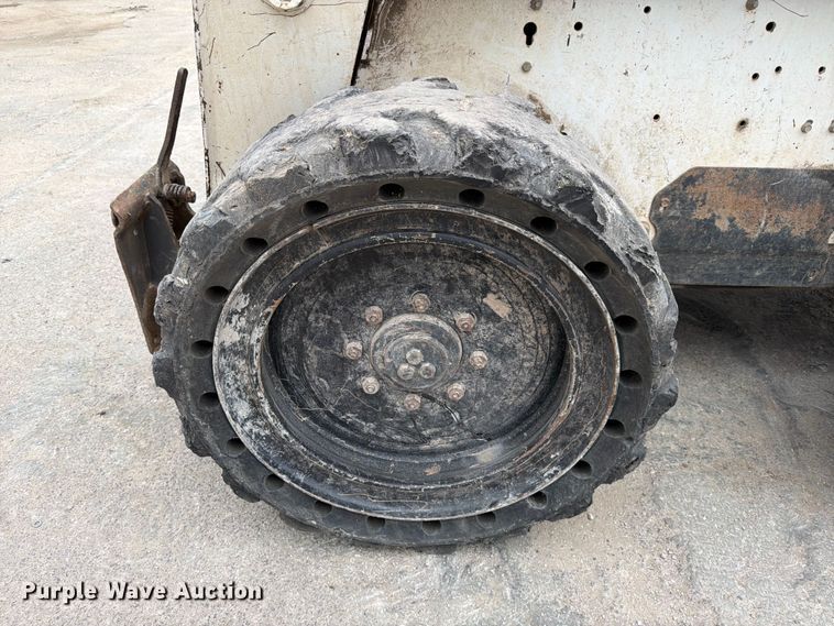 image for item DX5891 2006 Bobcat S220 skid steer loader