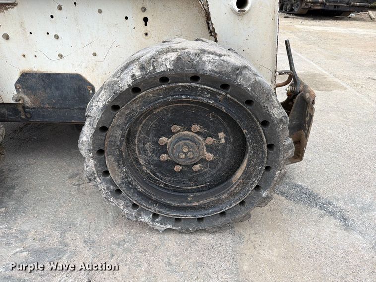 image for item DX5891 2006 Bobcat S220 skid steer loader