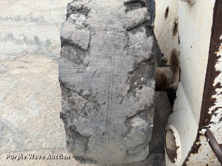 image for item DX5891 2006 Bobcat S220 skid steer loader