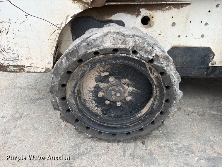 image for item DX5891 2006 Bobcat S220 skid steer loader