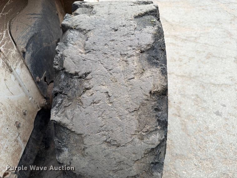 image for item DX5891 2006 Bobcat S220 skid steer loader