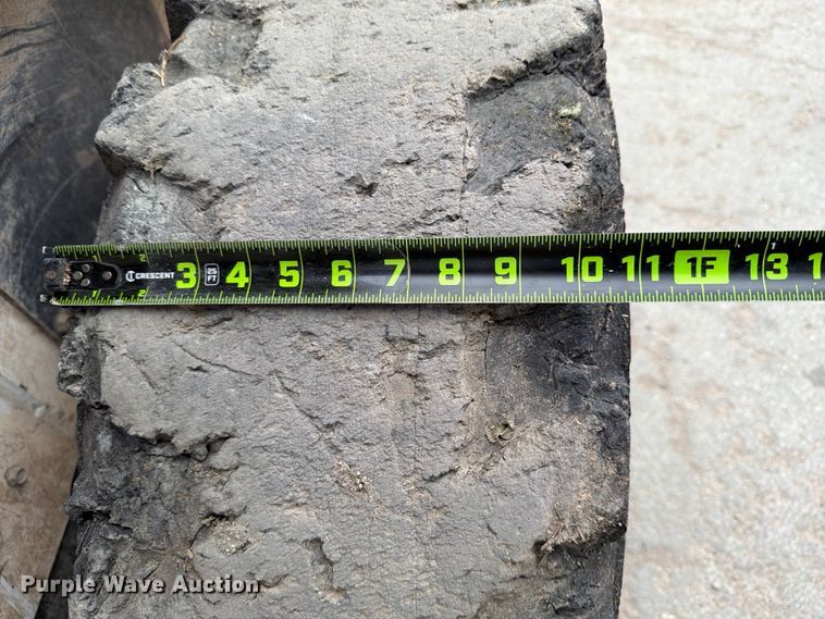 image for item DX5891 2006 Bobcat S220 skid steer loader