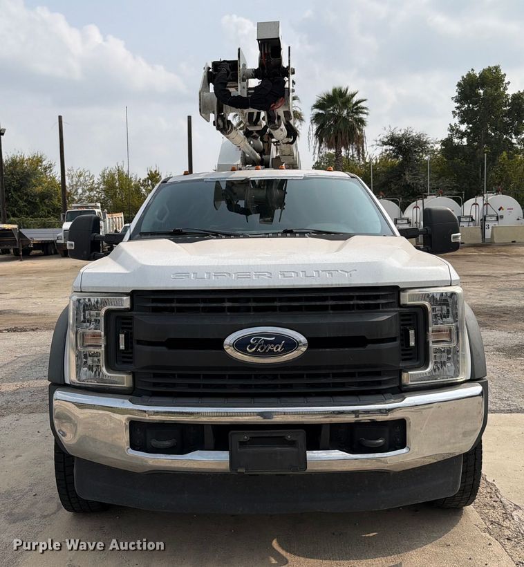 CAMIóN CON CANASTILLA 2018 FORD TEREX