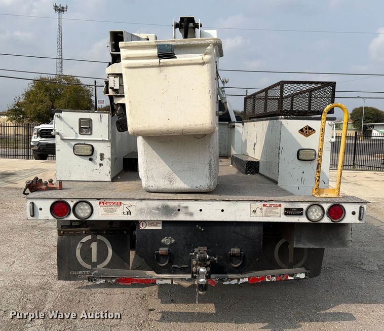 image for item DX5896 2018 Ford F550 Super Duty Crew Cab bucket truck