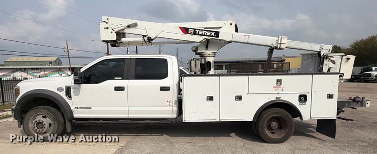 image for item DX5896 2018 Ford F550 Super Duty Crew Cab bucket truck