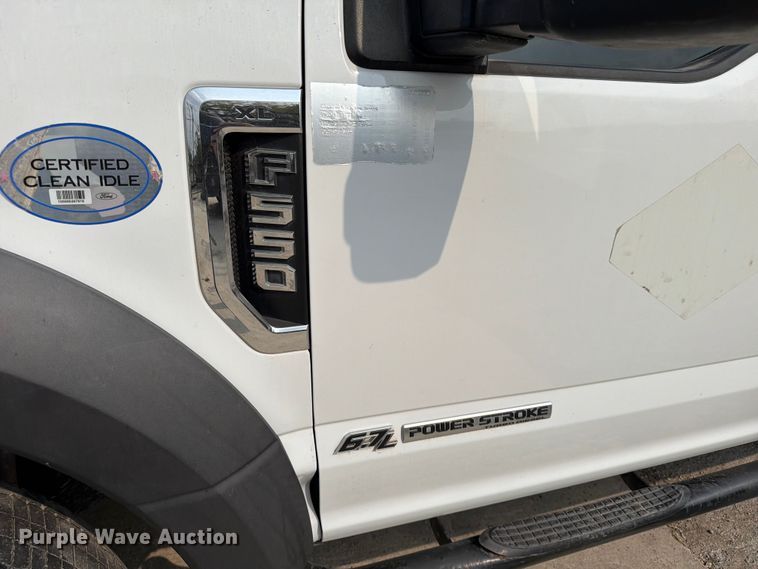 image for item DX5896 2018 Ford F550 Super Duty Crew Cab bucket truck