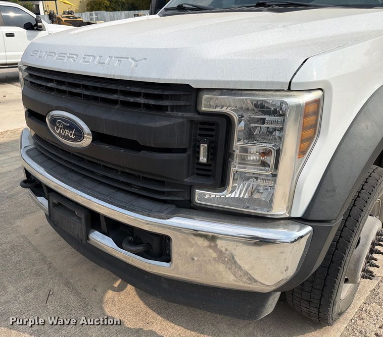 image for item DX5896 2018 Ford F550 Super Duty Crew Cab bucket truck