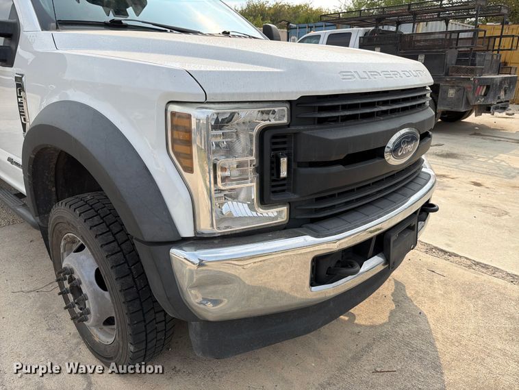 image for item DX5896 2018 Ford F550 Super Duty Crew Cab bucket truck