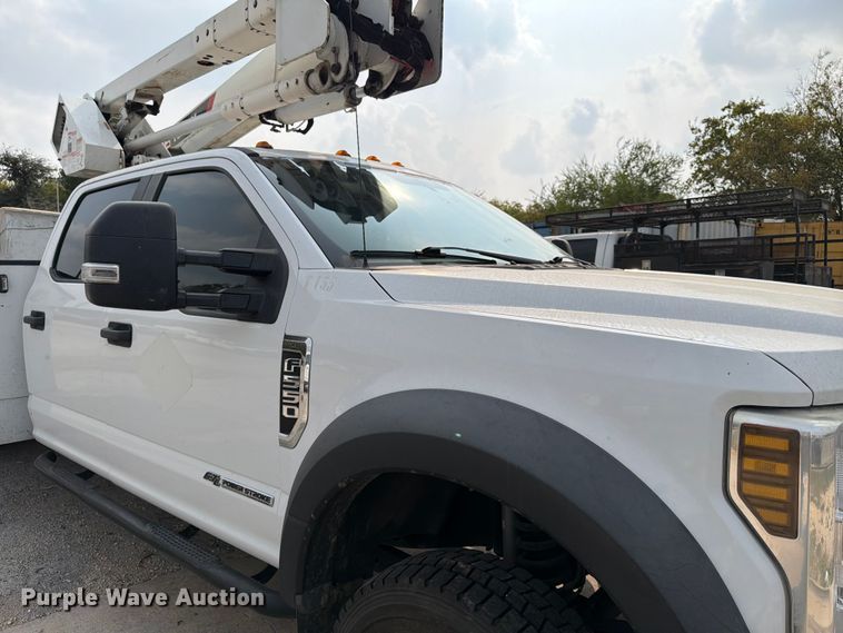 image for item DX5896 2018 Ford F550 Super Duty Crew Cab bucket truck