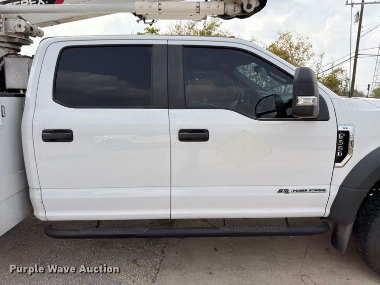 image for item DX5896 2018 Ford F550 Super Duty Crew Cab bucket truck