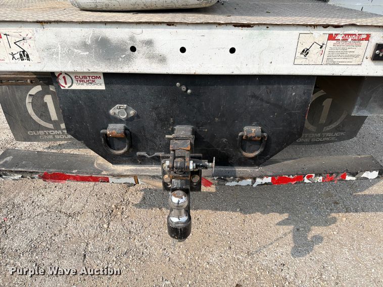 image for item DX5896 2018 Ford F550 Super Duty Crew Cab bucket truck