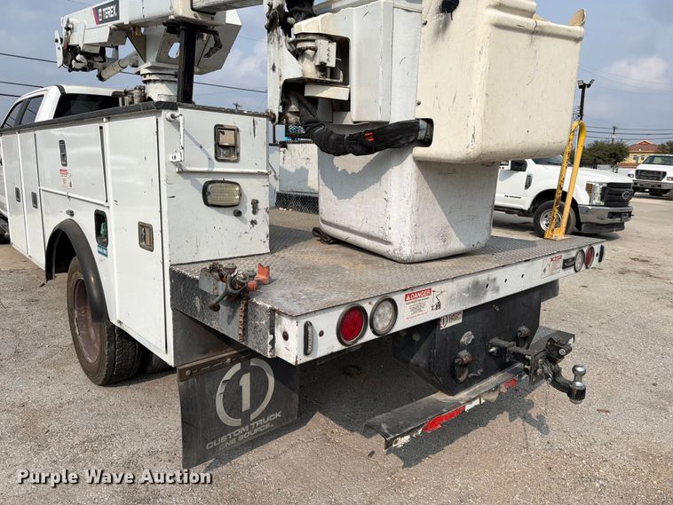 image for item DX5896 2018 Ford F550 Super Duty Crew Cab bucket truck