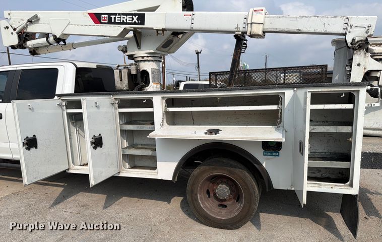 image for item DX5896 2018 Ford F550 Super Duty Crew Cab bucket truck