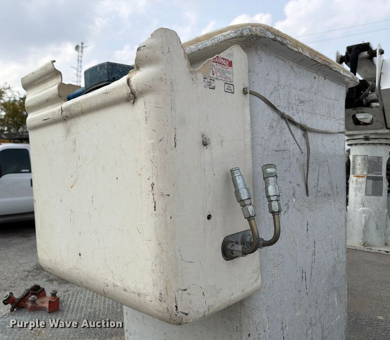 image for item DX5896 2018 Ford F550 Super Duty Crew Cab bucket truck