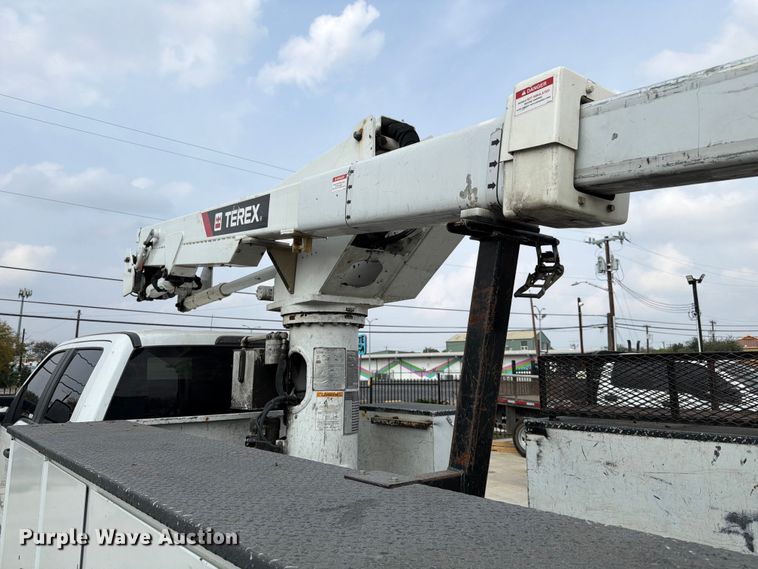 image for item DX5896 2018 Ford F550 Super Duty Crew Cab bucket truck