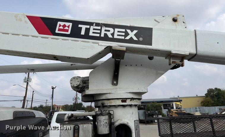 image for item DX5896 2018 Ford F550 Super Duty Crew Cab bucket truck