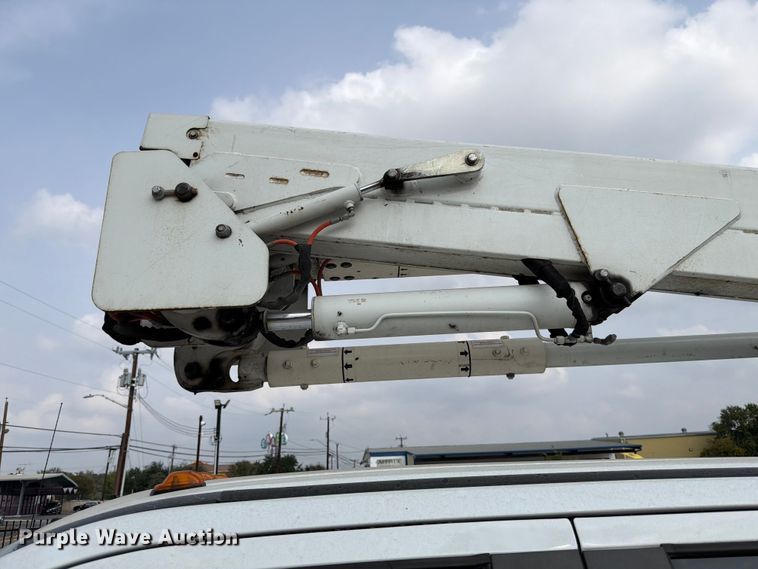 image for item DX5896 2018 Ford F550 Super Duty Crew Cab bucket truck