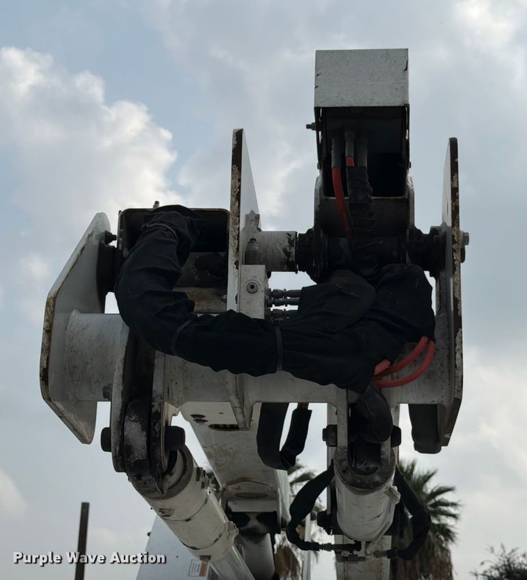 image for item DX5896 2018 Ford F550 Super Duty Crew Cab bucket truck