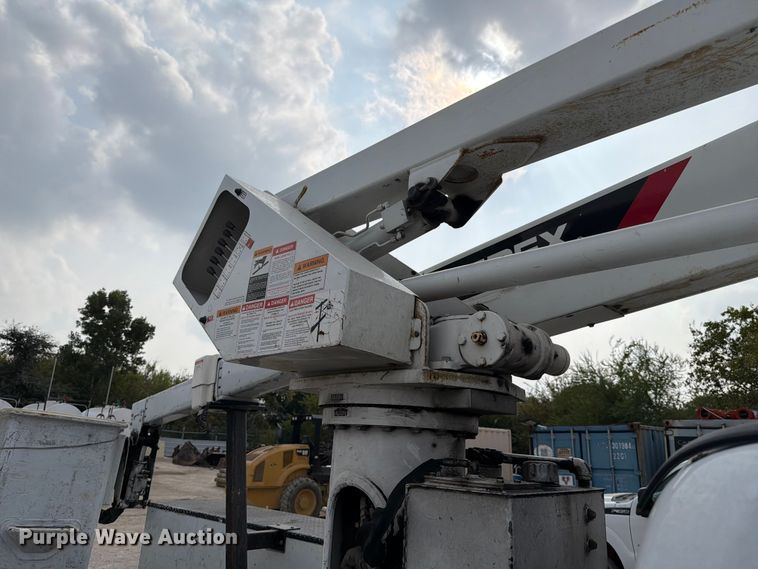 image for item DX5896 2018 Ford F550 Super Duty Crew Cab bucket truck