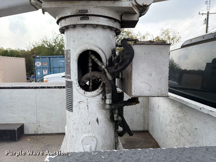 image for item DX5896 2018 Ford F550 Super Duty Crew Cab bucket truck