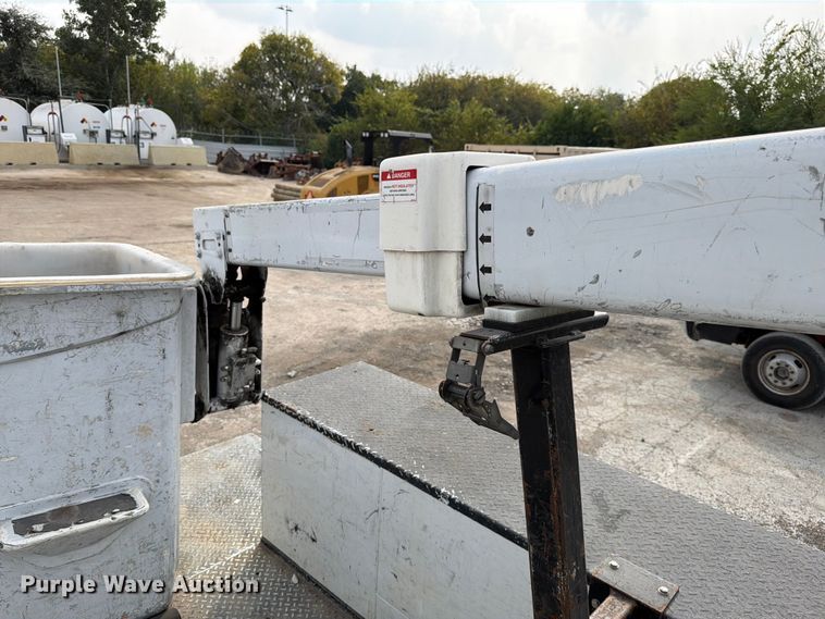 image for item DX5896 2018 Ford F550 Super Duty Crew Cab bucket truck