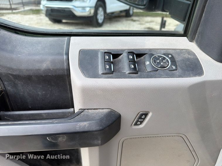 image for item DX5896 2018 Ford F550 Super Duty Crew Cab bucket truck