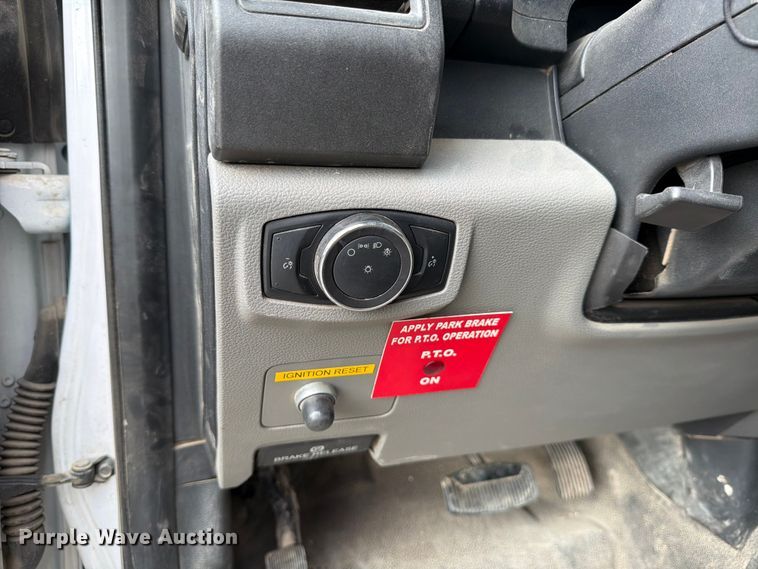 image for item DX5896 2018 Ford F550 Super Duty Crew Cab bucket truck