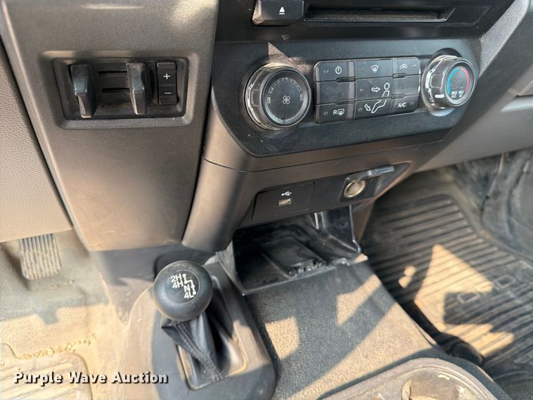 image for item DX5896 2018 Ford F550 Super Duty Crew Cab bucket truck