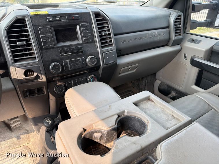 image for item DX5896 2018 Ford F550 Super Duty Crew Cab bucket truck