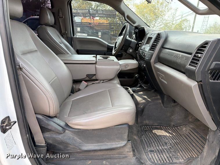 image for item DX5896 2018 Ford F550 Super Duty Crew Cab bucket truck