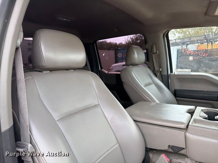 image for item DX5896 2018 Ford F550 Super Duty Crew Cab bucket truck