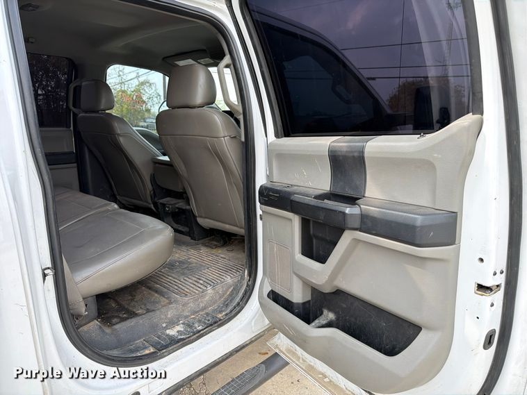 image for item DX5896 2018 Ford F550 Super Duty Crew Cab bucket truck