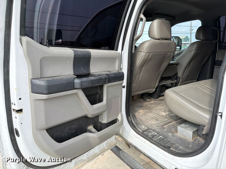 image for item DX5896 2018 Ford F550 Super Duty Crew Cab bucket truck