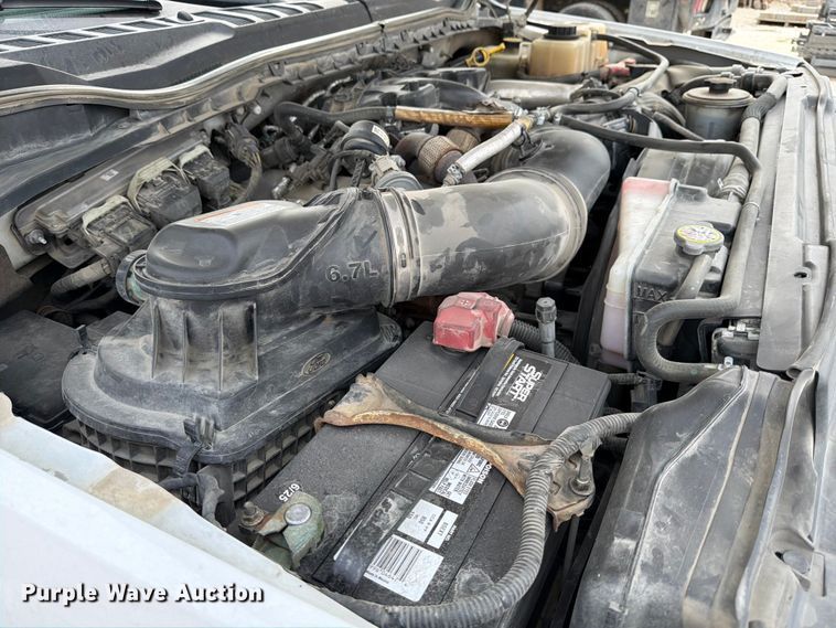 image for item DX5896 2018 Ford F550 Super Duty Crew Cab bucket truck