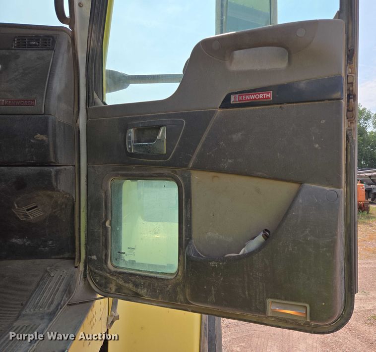 image for item DY1133 2009 Kenworth W900  ready mix truck