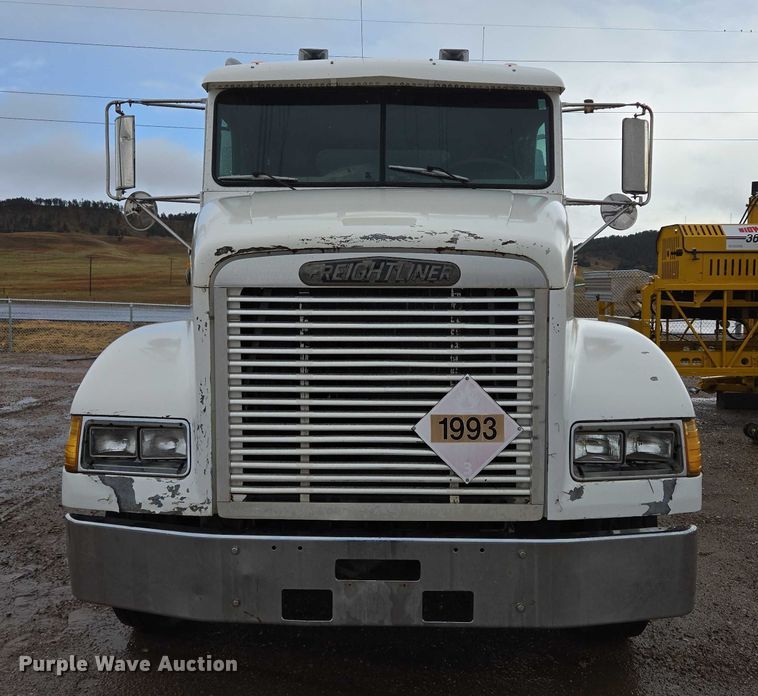 image for item DY1411 1995 Freightliner FLD112 fuel truck