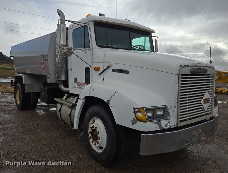 image for item DY1411 1995 Freightliner FLD112 fuel truck
