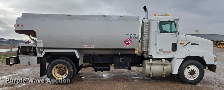 image for item DY1411 1995 Freightliner FLD112 fuel truck