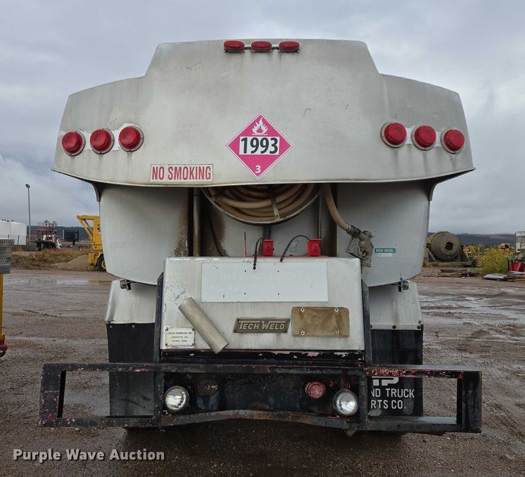 image for item DY1411 1995 Freightliner FLD112 fuel truck