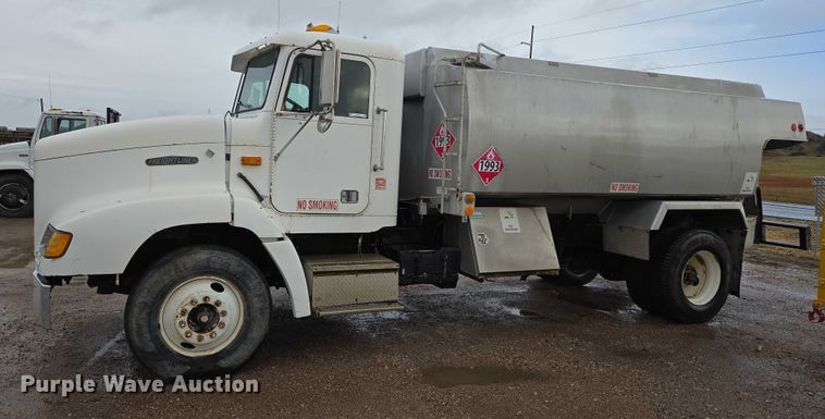 image for item DY1411 1995 Freightliner FLD112 fuel truck