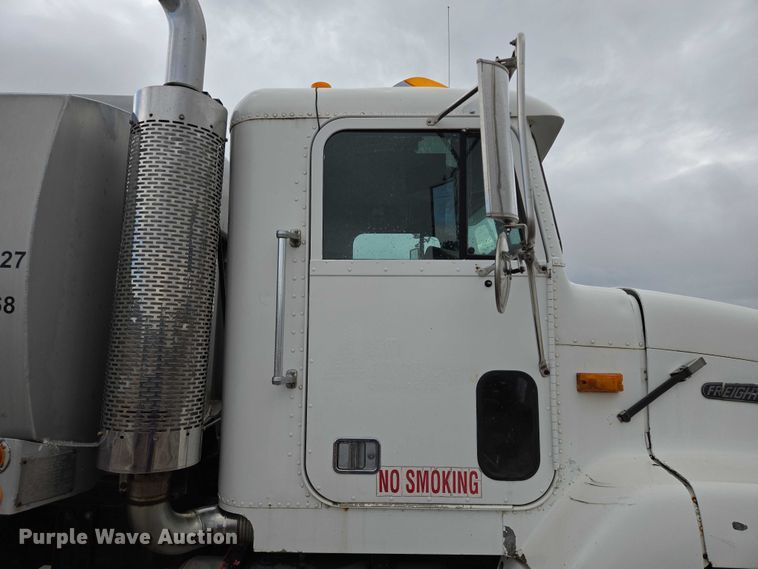 image for item DY1411 1995 Freightliner FLD112 fuel truck