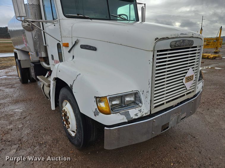 image for item DY1411 1995 Freightliner FLD112 fuel truck