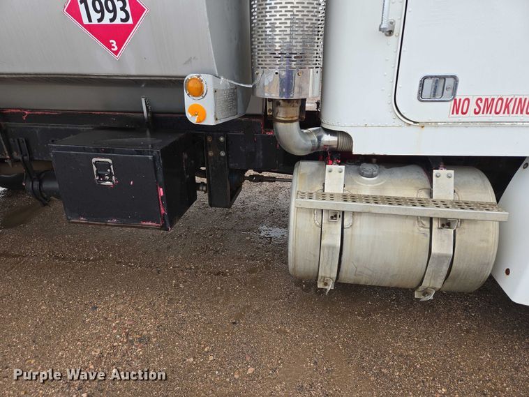 image for item DY1411 1995 Freightliner FLD112 fuel truck