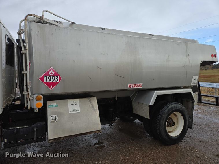 image for item DY1411 1995 Freightliner FLD112 fuel truck