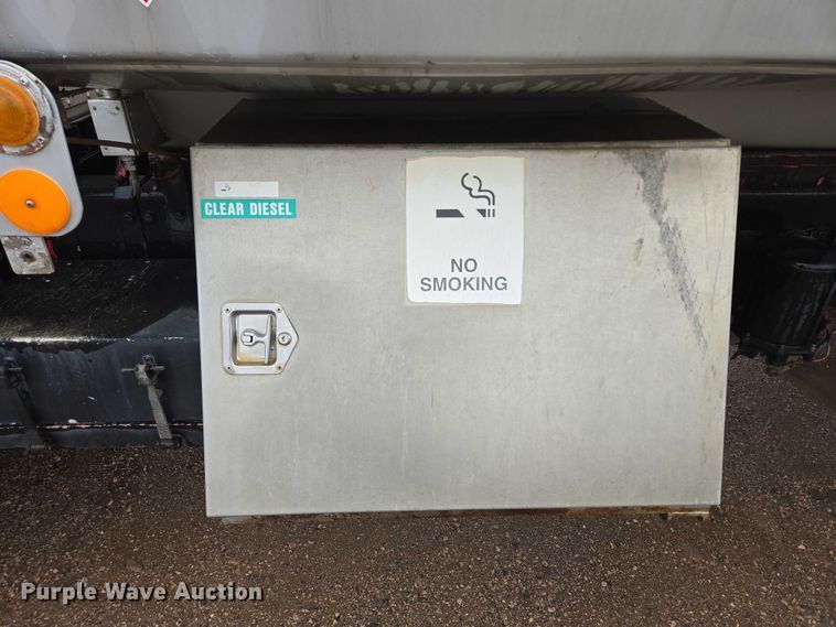 image for item DY1411 1995 Freightliner FLD112 fuel truck