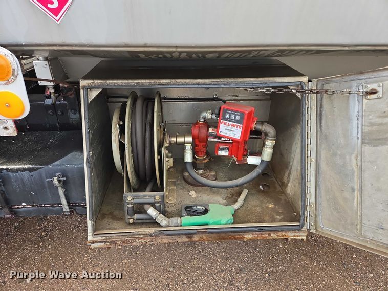 image for item DY1411 1995 Freightliner FLD112 fuel truck