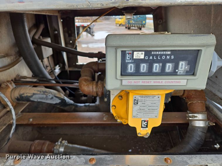 image for item DY1411 1995 Freightliner FLD112 fuel truck